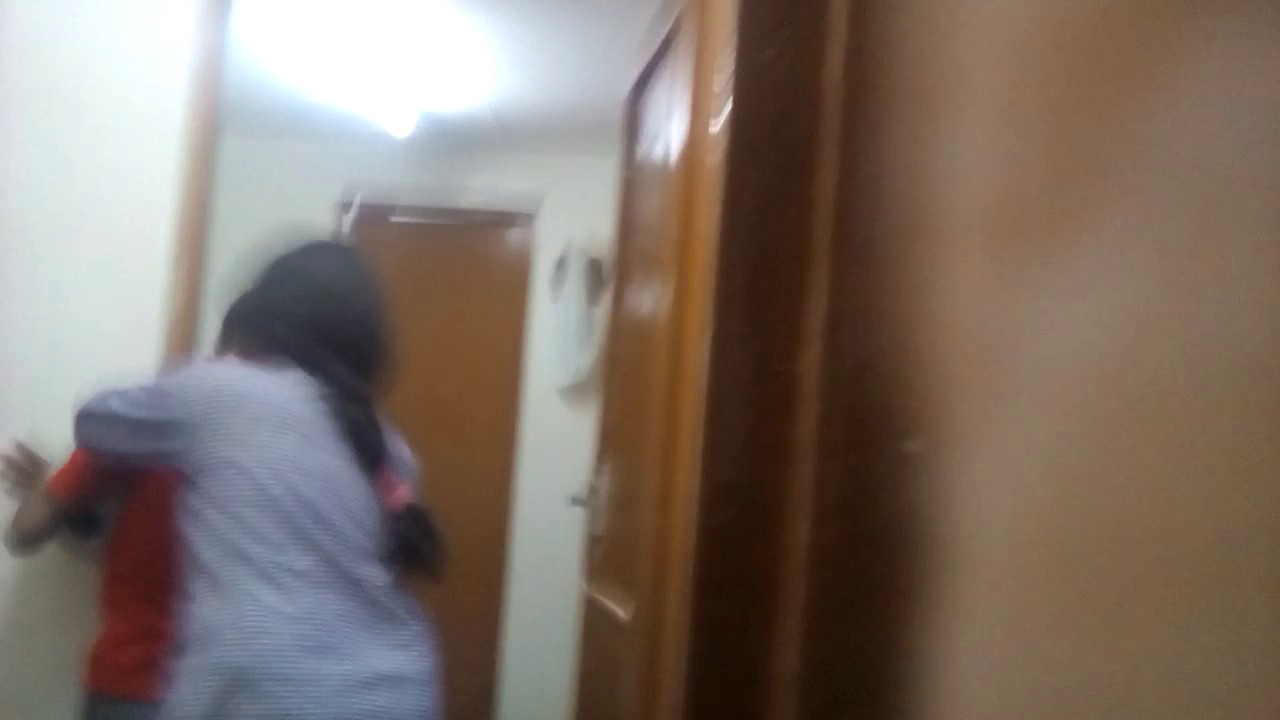 بالفيديو فتاة تعنف اخوها بشدة في السعودية
