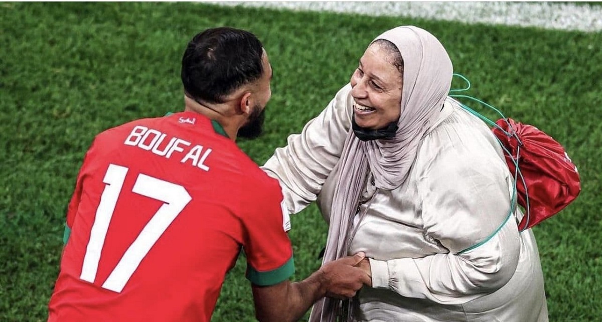 حقيقة وفاة والدة سفيان بوفال لاعب منتخب المغرب
