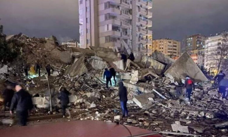 كم عدد قتلى زلزال تركيا حتى الان