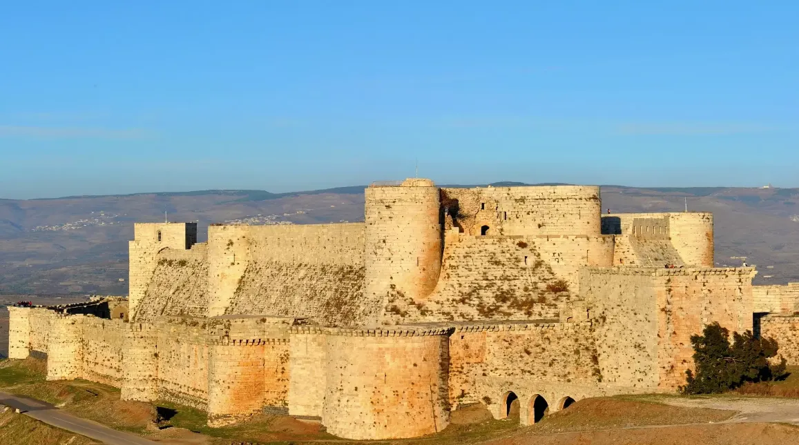 اين تقع قلعة الملك شمر يهرعش وأهم المعلومات حولها